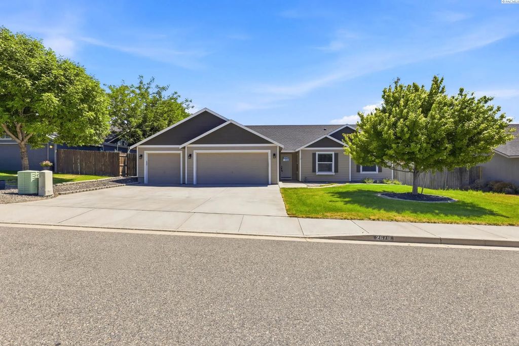 2670 Hickory Ave, West Richland