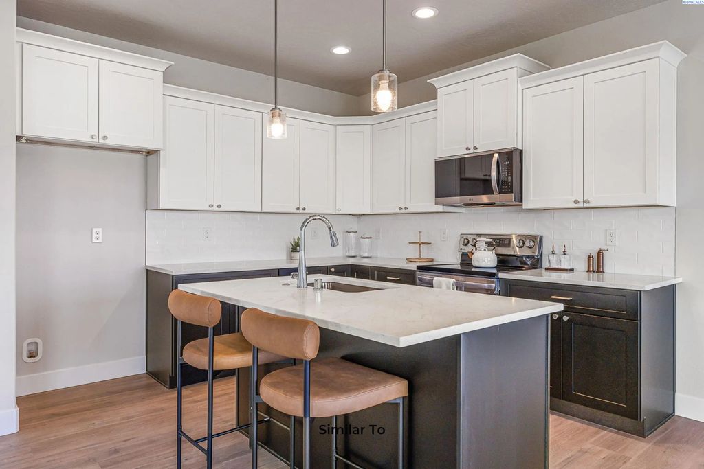 7686 Grapevine Ct, West Richland