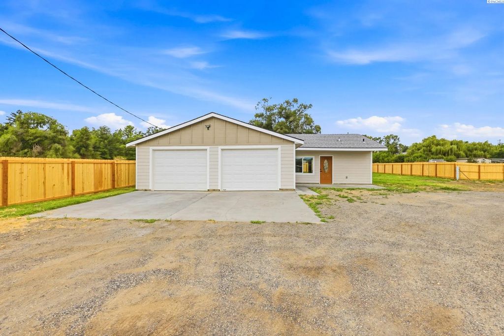 1001 E 7th Street, Benton City