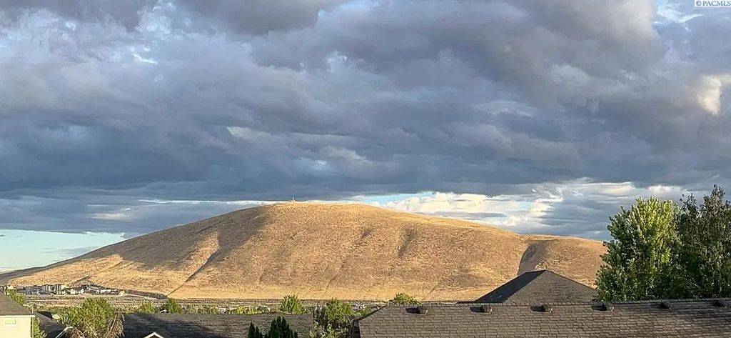 5903 Kilawea Drive, West Richland