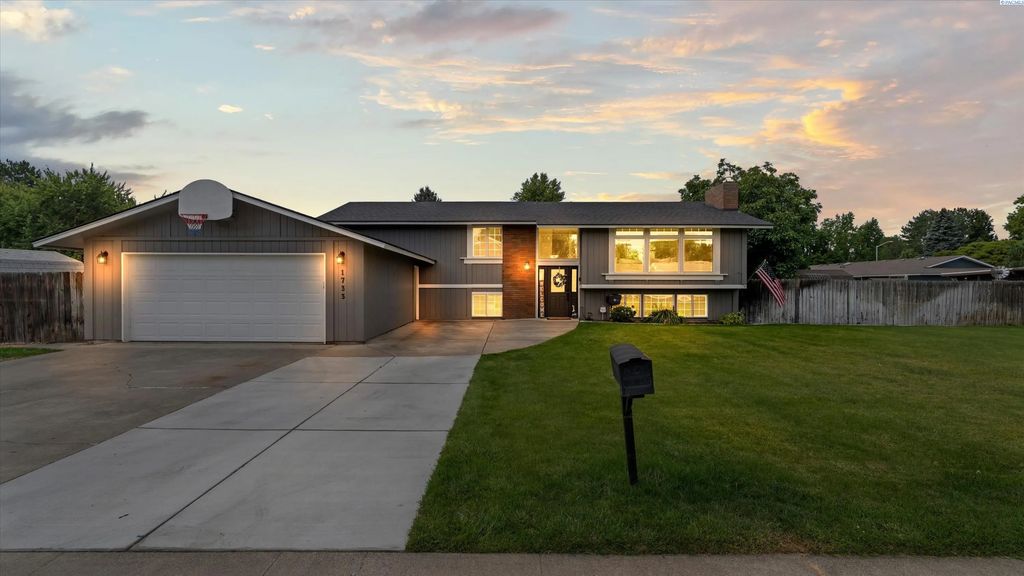 1733 Bismark St, Richland