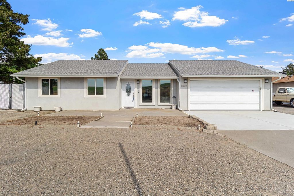 1204 N 62nd Avenue, West Richland