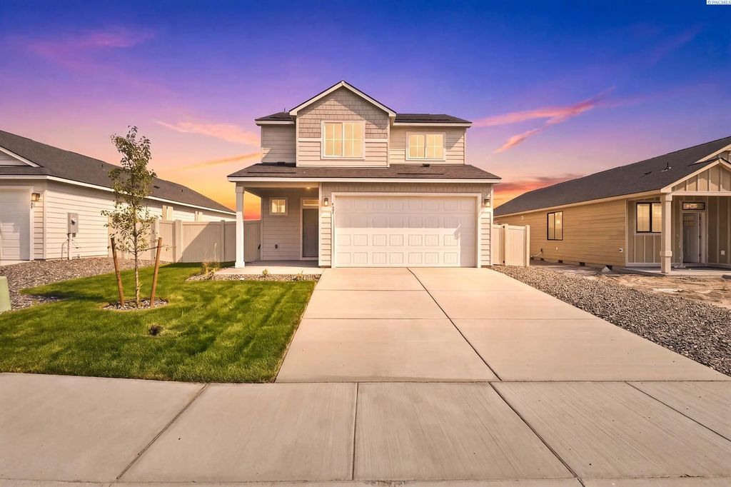 1420 Lena Ave, Benton City