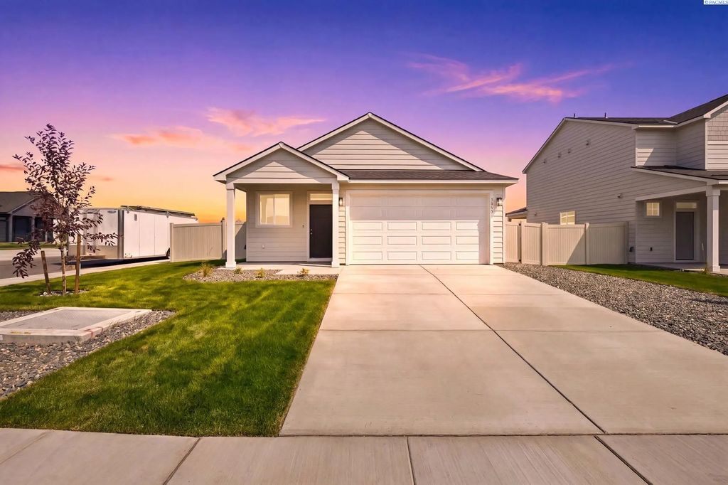 1422 Lena Ave, Benton City