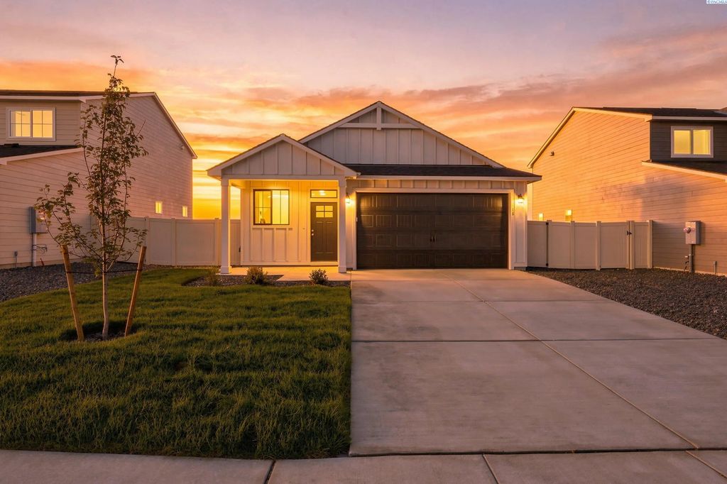 1418 Lena Ave, Benton City