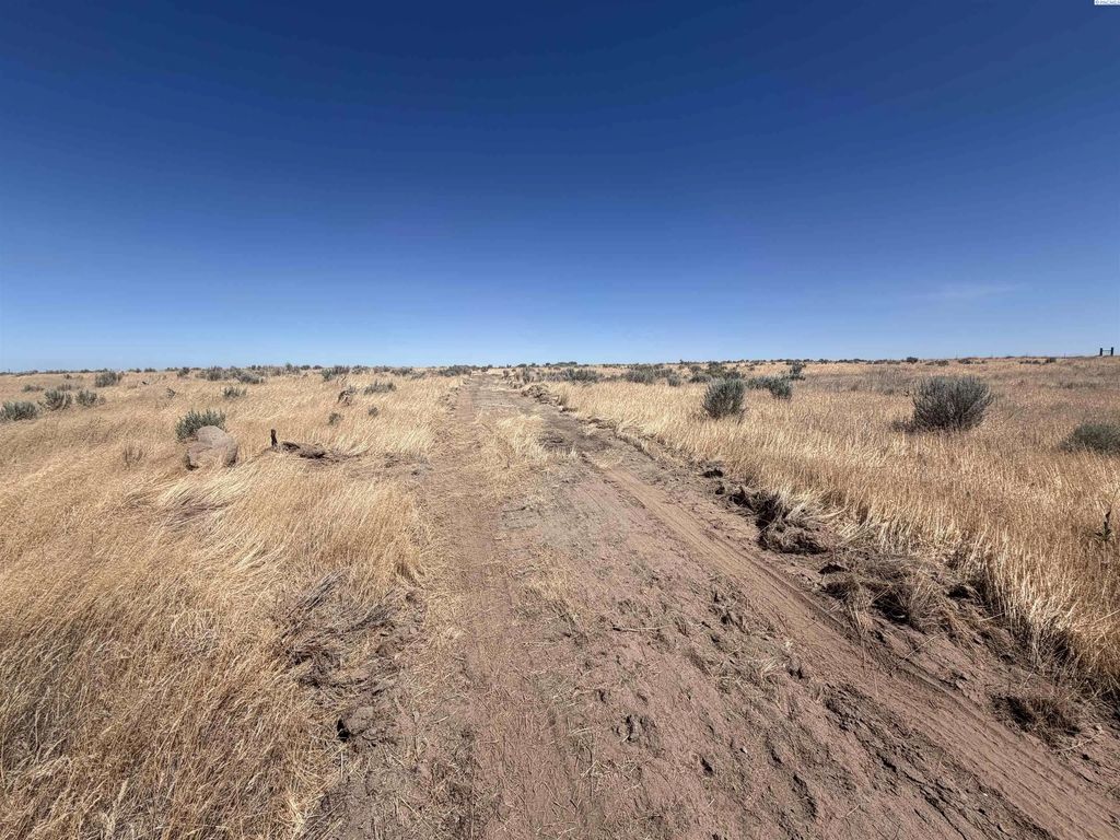 Nka Airport Road, Connell