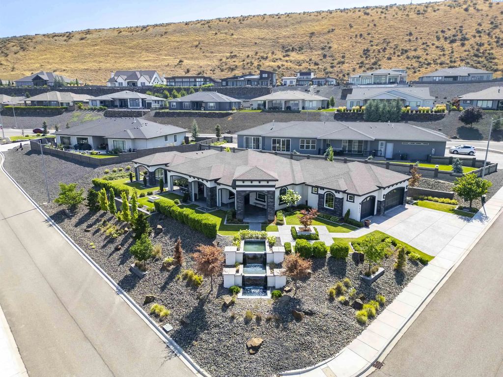 1412 Meadow Hills Drive, Richland