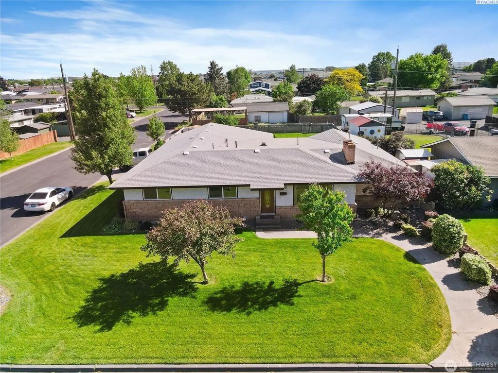 1156 E Elm, Othello
