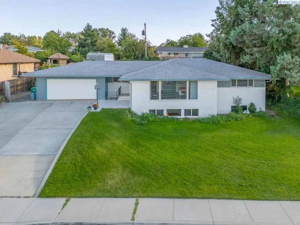 2923 W Canal Dr, Kennewick