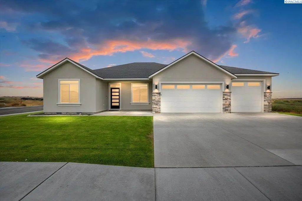 8813 Dusty Maiden Dr, Pasco