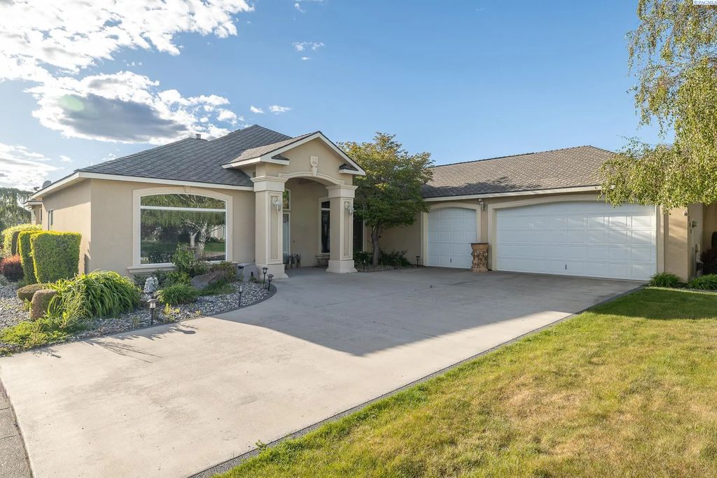 1200 W Canyon Lakes Dr, Kennewick