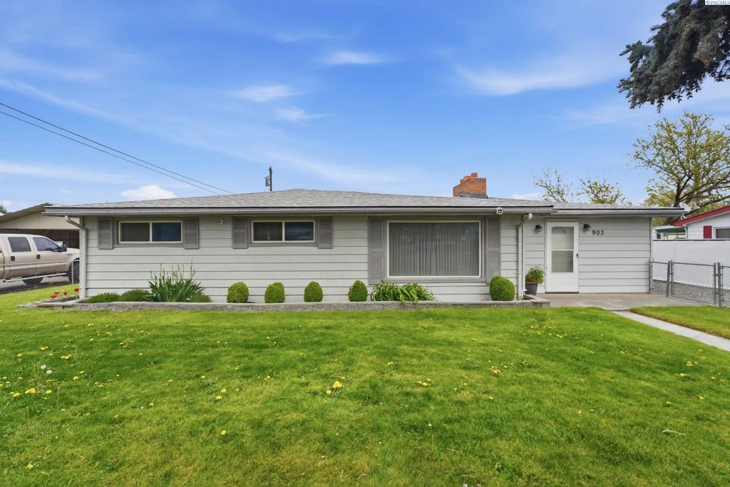 903 E 27th Ave, Kennewick