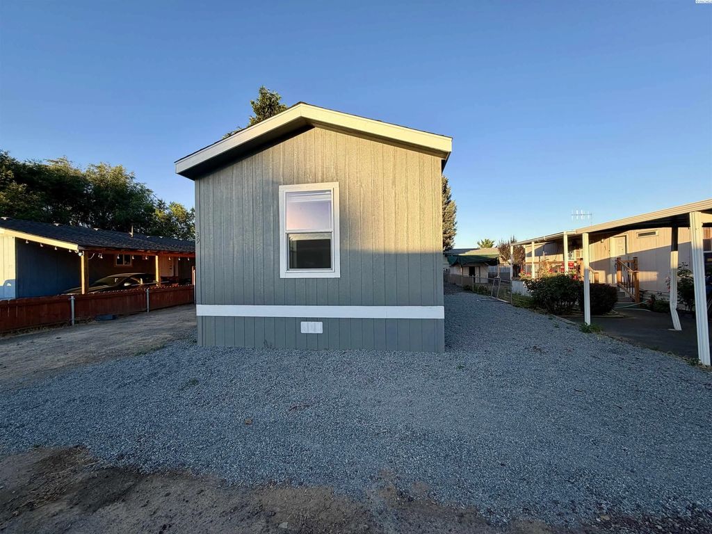105 W Washington Ave #39 #39, Yakima