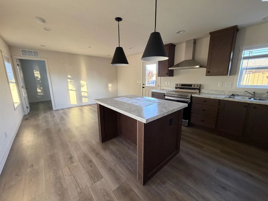 105 W Washington Ave #39 #39, Yakima