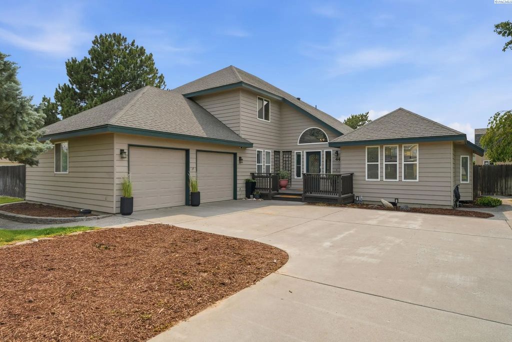 4489 Northlake Dr, West Richland
