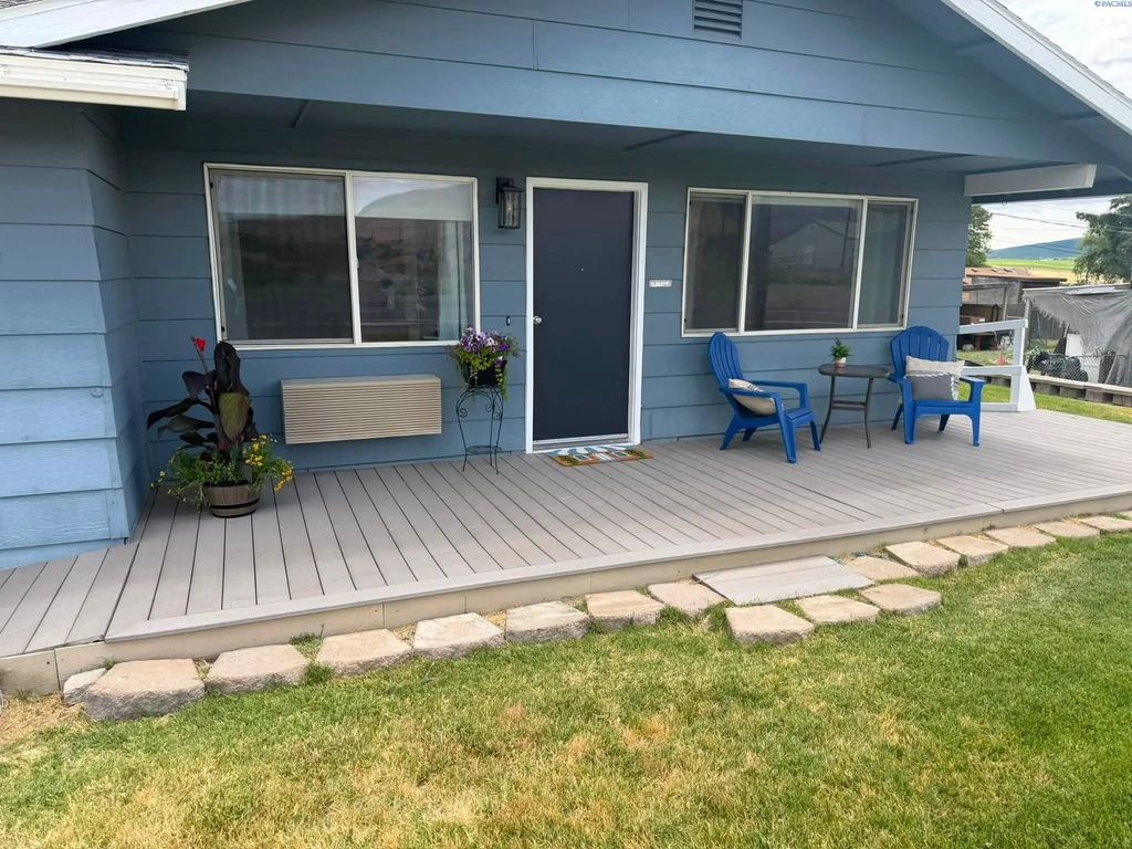 1114 Horne Dr, Benton City