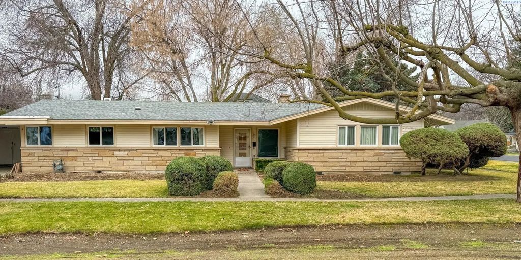 1021 Prosser Ave, Prosser