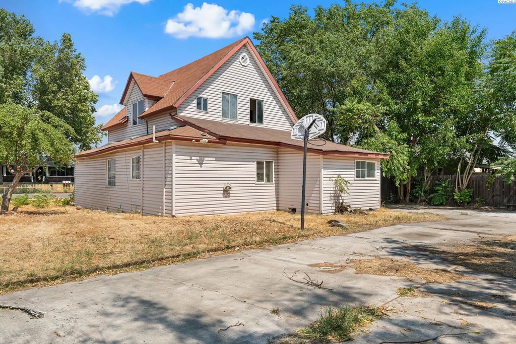 1105 W Grand Ronde Ave, Kennewick