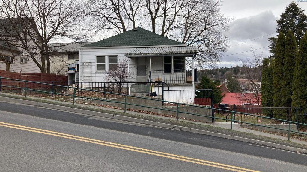 205 Ne Whitman Street, Pullman