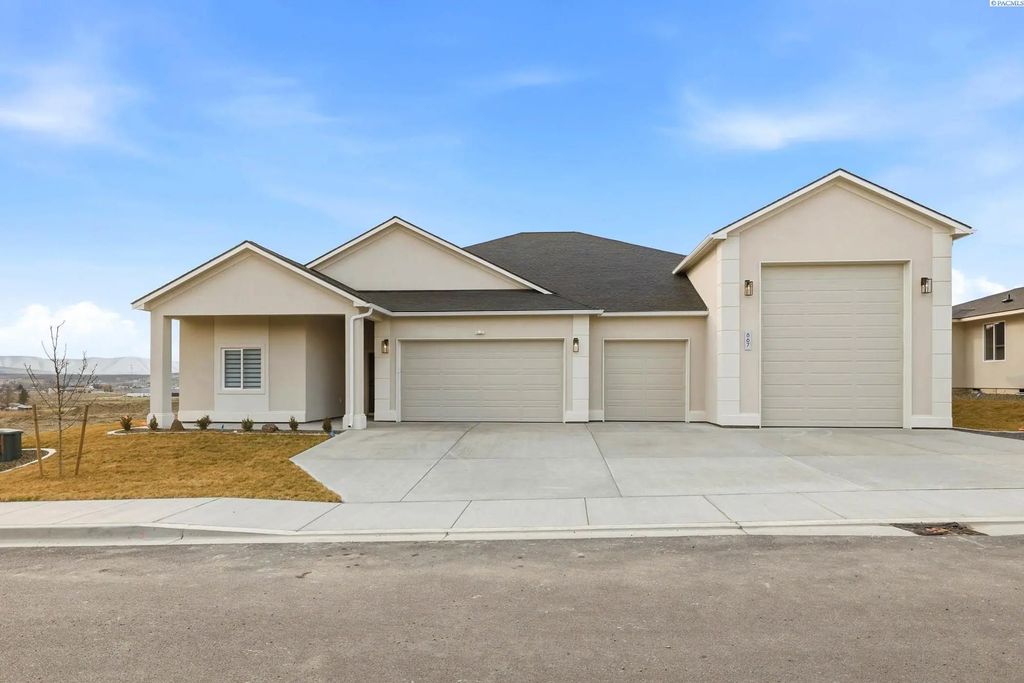 867 Thebes Street, West Richland