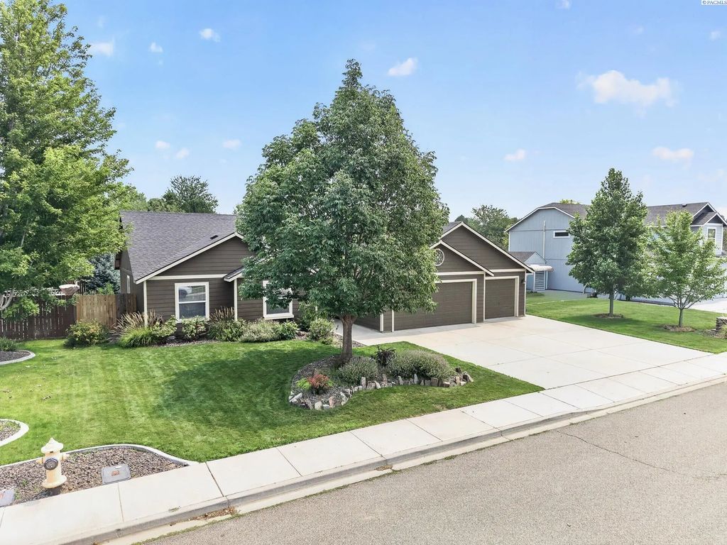 3544 Kristin Dr, West Richland
