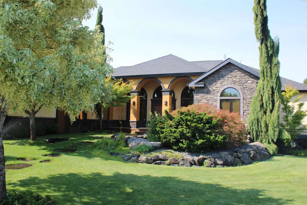 922 W Allenwhite Dr., Richland