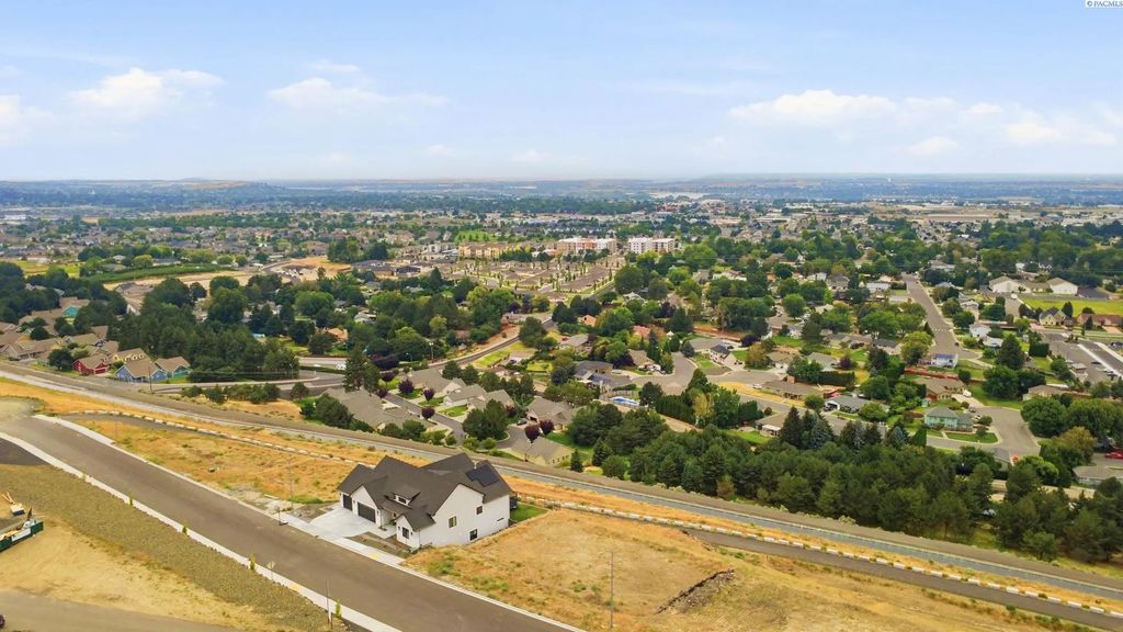 7298 W 20th Ave, Kennewick