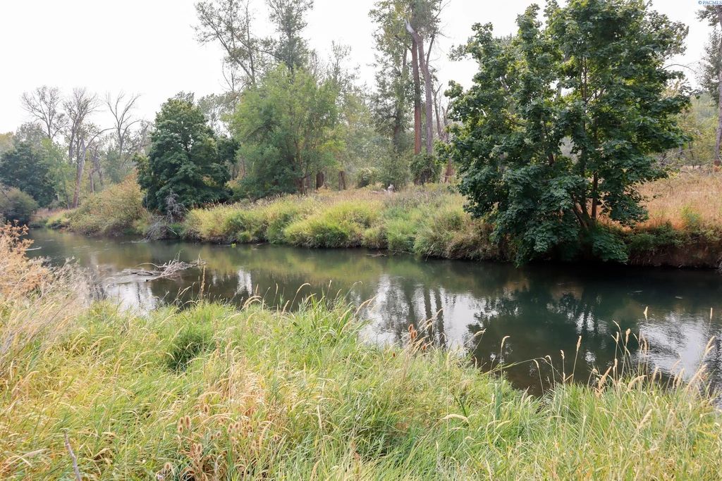 740 Rest Haven Road, Yakima