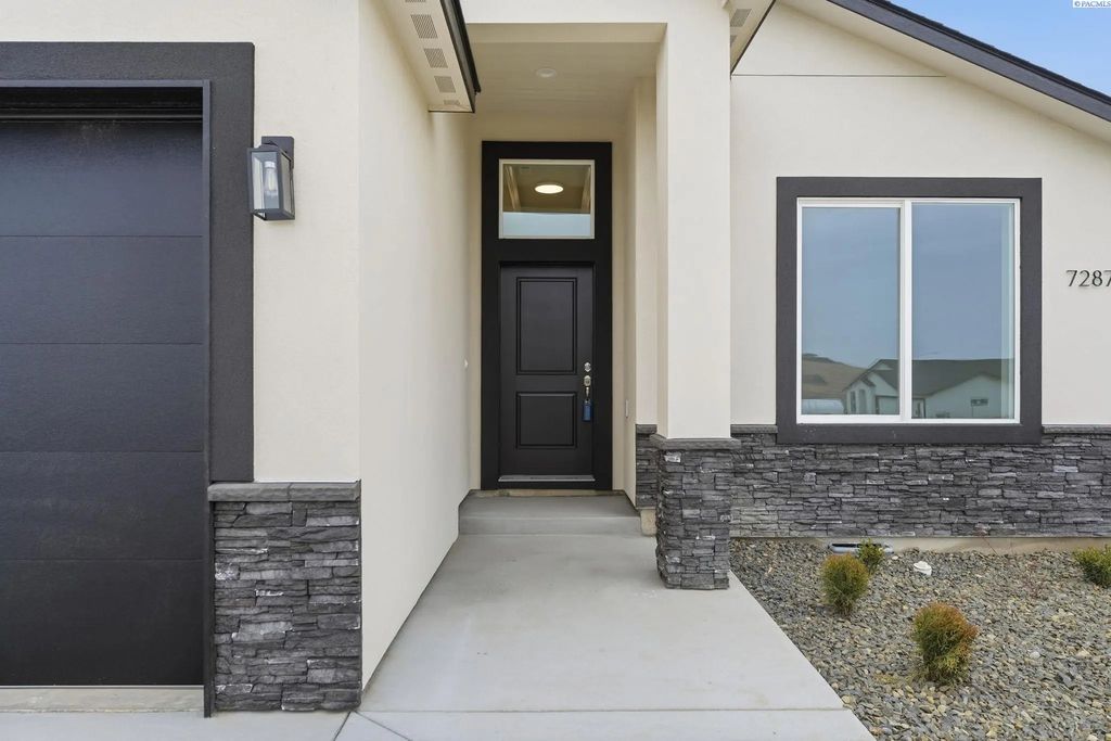 7287 W 30th Ave., Kennewick