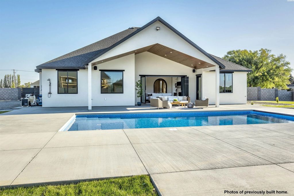 851 W 56th Ave, Kennewick