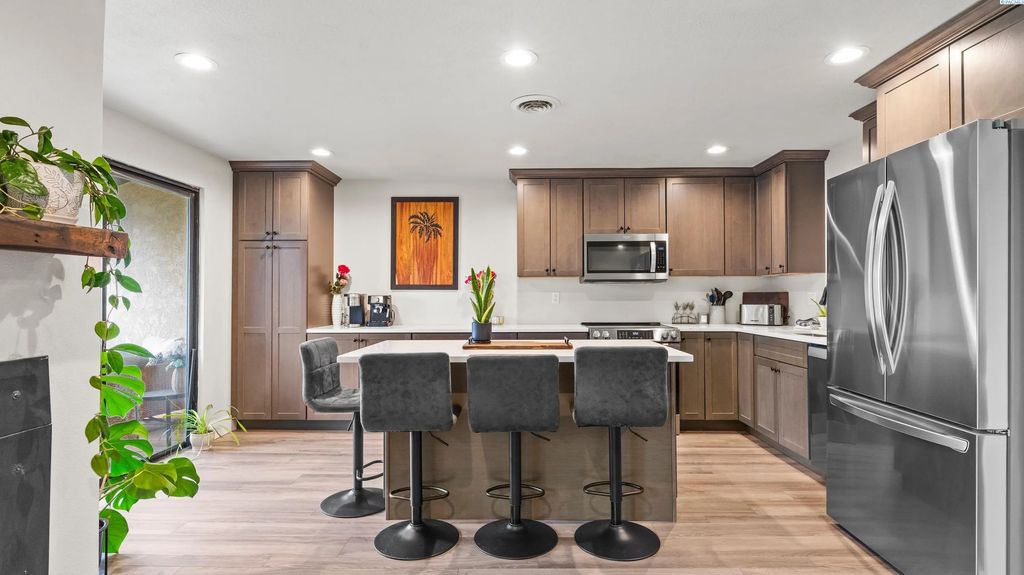 303 Gage Blvd #313, Richland