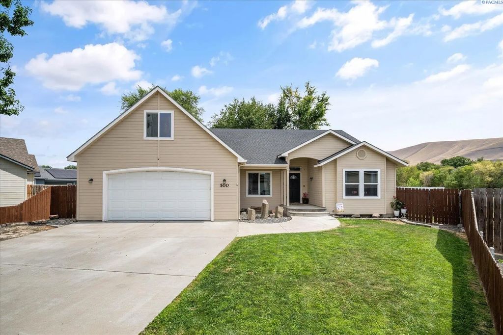 500 Paver Ct, Benton City
