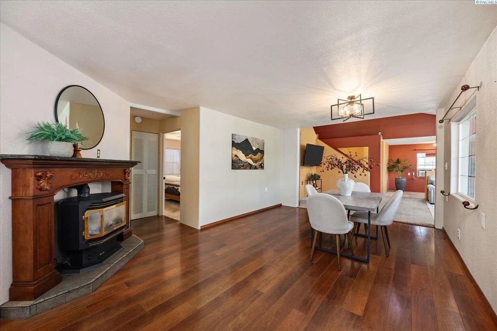 1104 Rd 40, Pasco