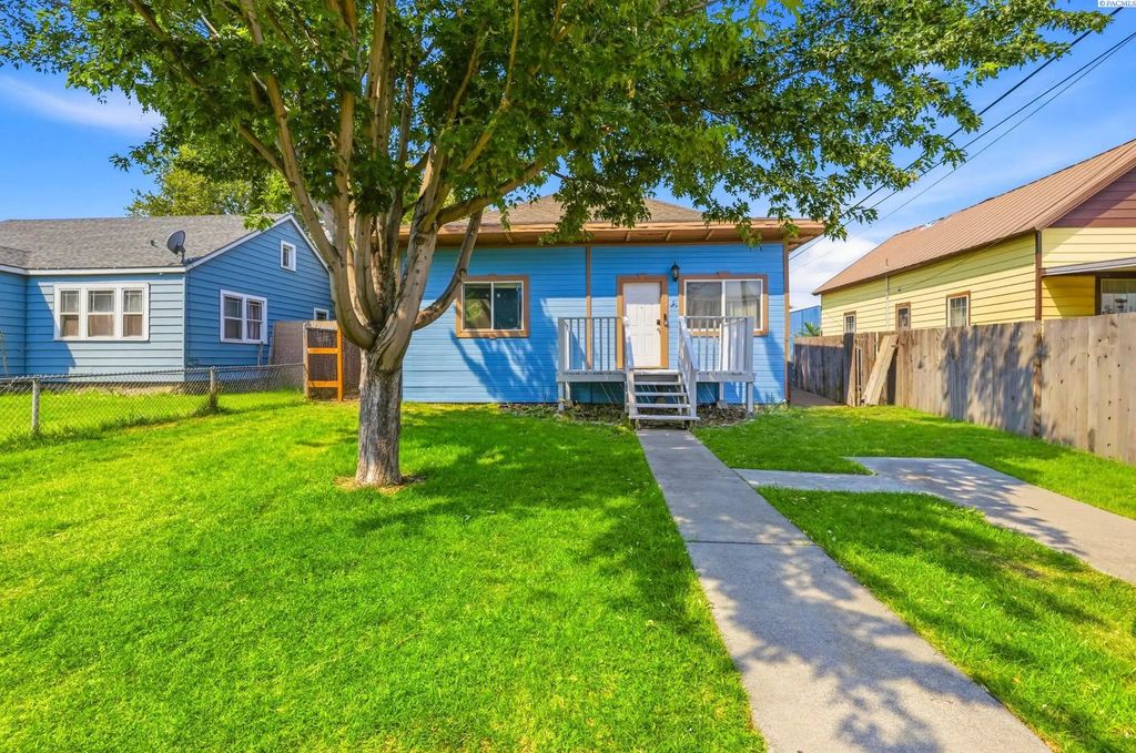 111 N Garfield St, Kennewick