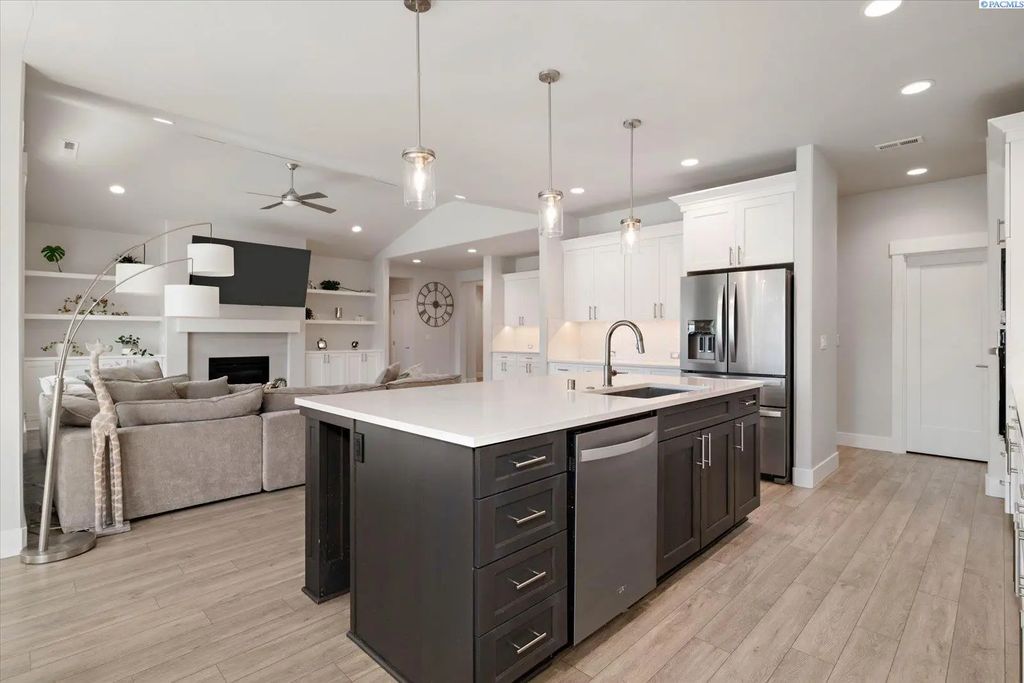 2729 Broken Top, Richland