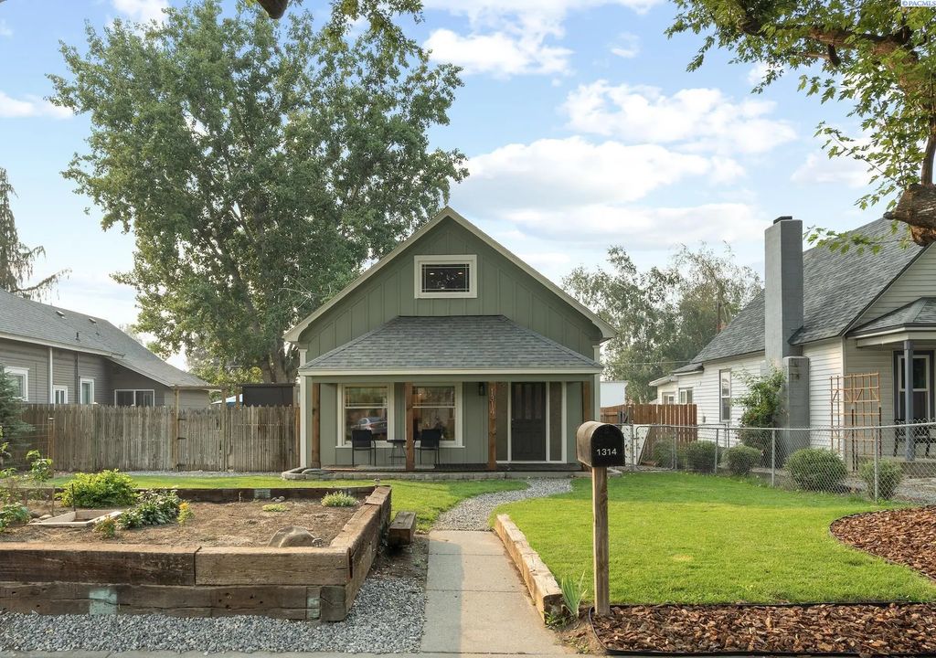 1314 Grant Ave, Prosser