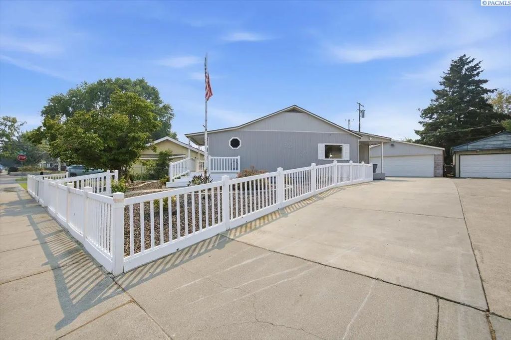 1303 Potter Ave, Richland