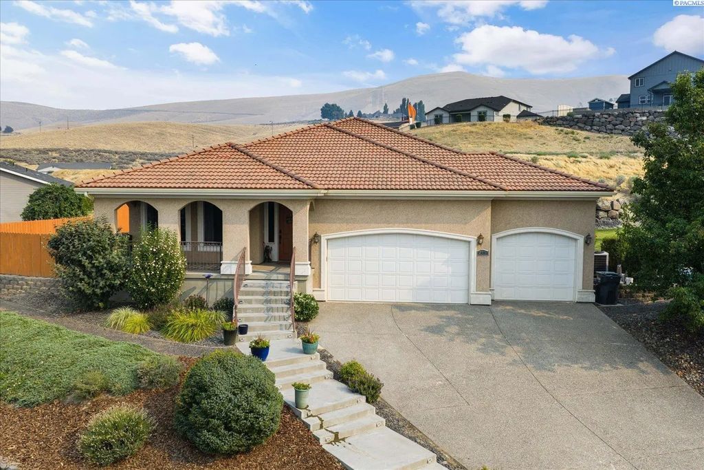 215 Sw Mariposa Court, Prosser
