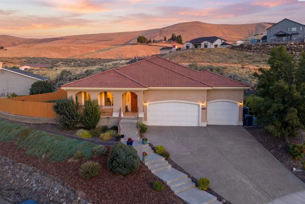 215 Sw Mariposa Court, Prosser