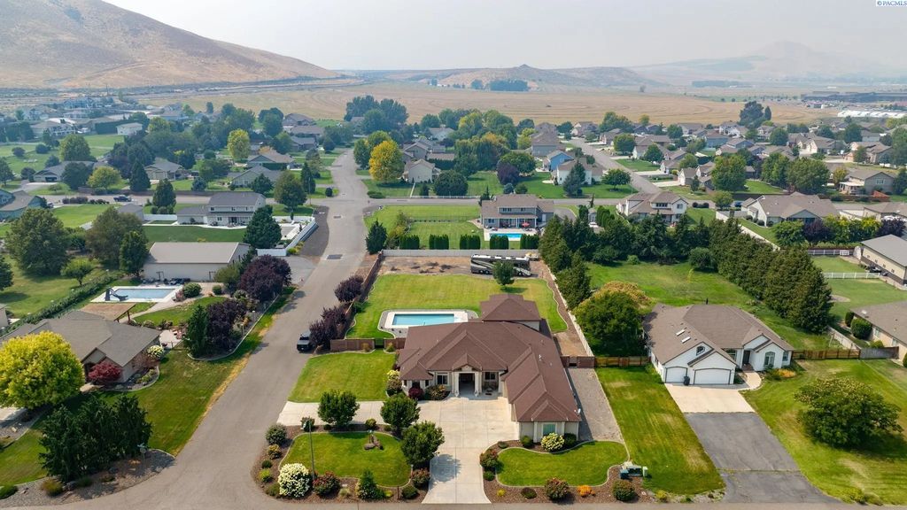 5706 Glenbrook Loop, West Richland