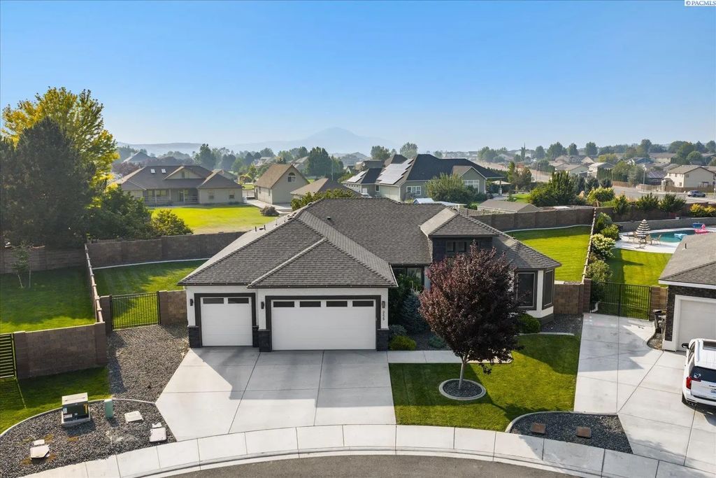 3529 Curtis Dr, West Richland