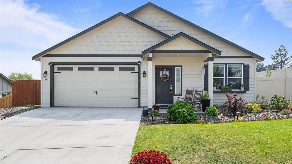 831 Annajean Ave., Benton City