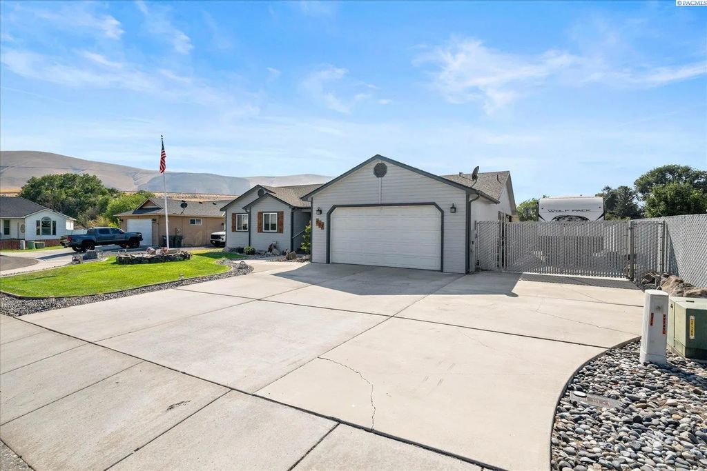 505 Paver Ct, Benton City