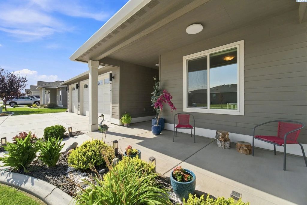 4914 White Dr., Richland