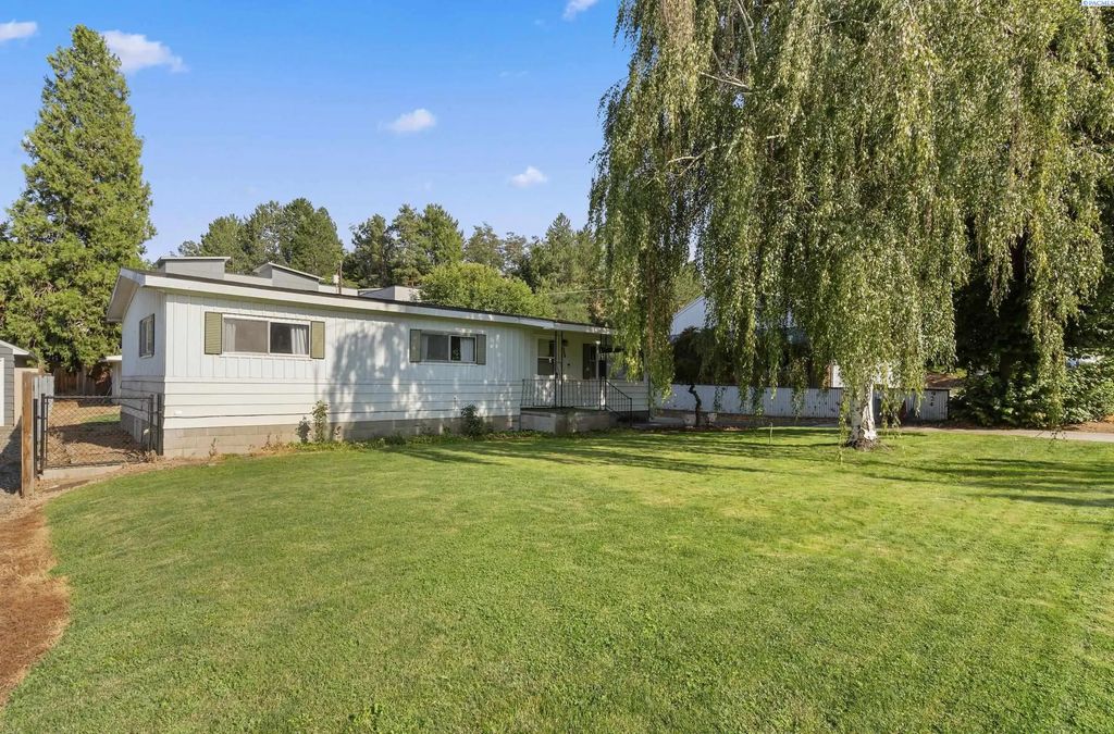 924 Market St, Prosser