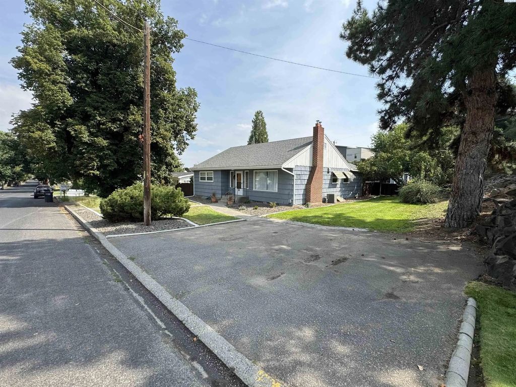 928 Market St, Prosser