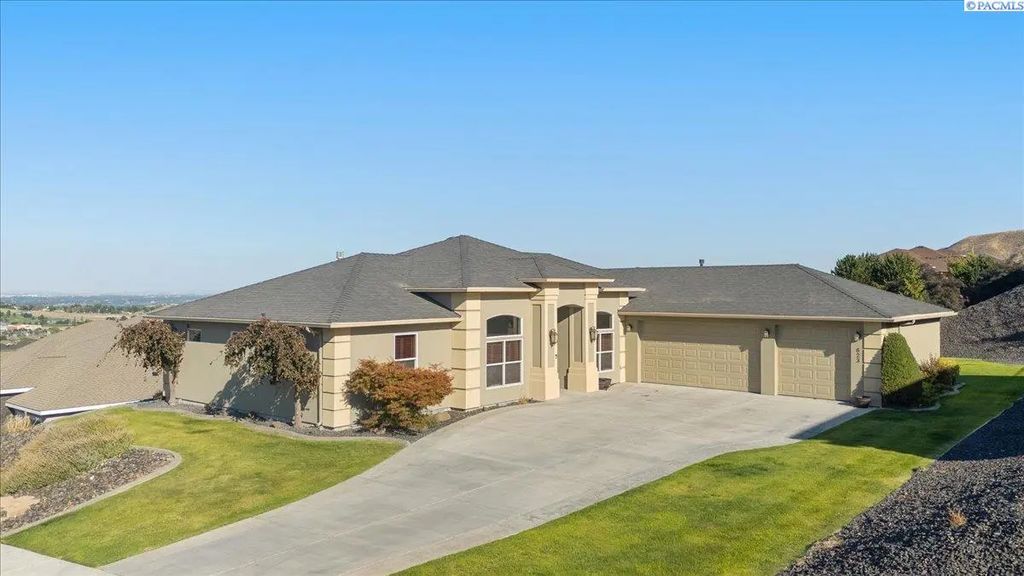 623 Big Sky Dr, Richland