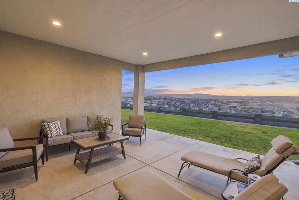 7220 W 22nd Place, Kennewick