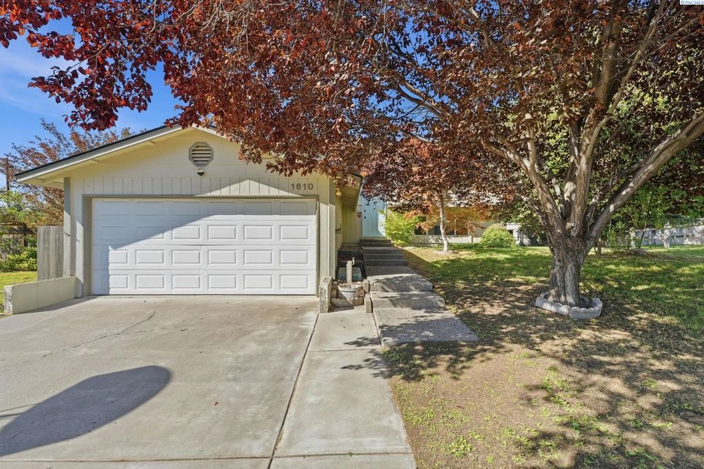 1610 Teal Ct., West Richland