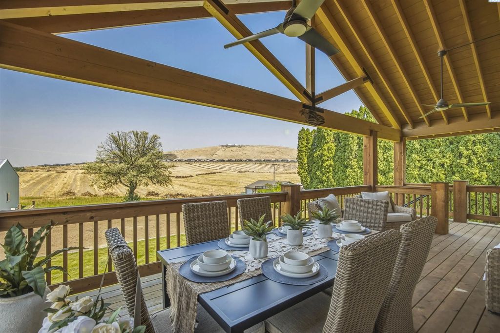 97904 E Clover Road, Kennewick